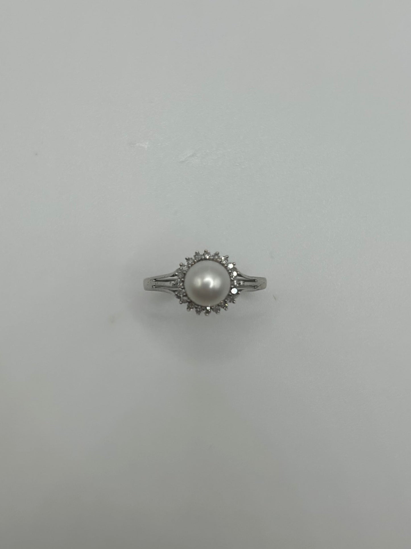 9ct White Gold Pearl and Diamond Ring