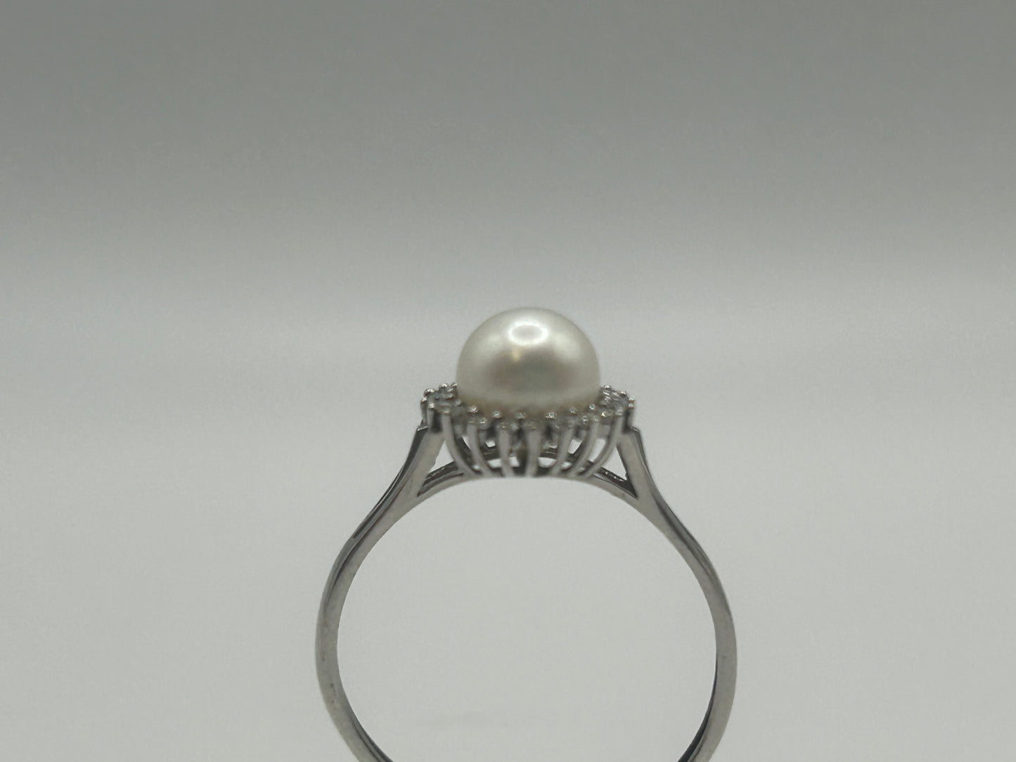 9ct White Gold Pearl and Diamond Ring