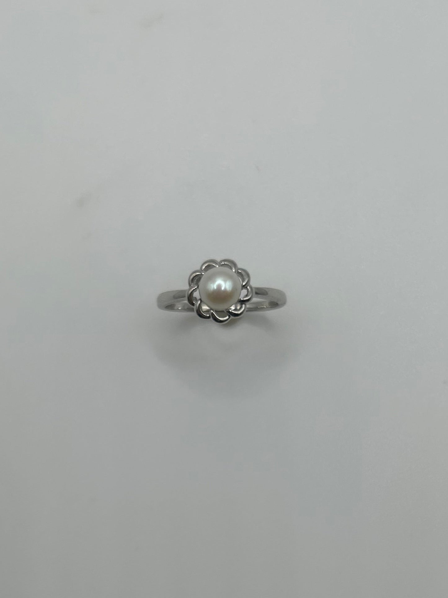 9ct White gold Pearl Flower Ring