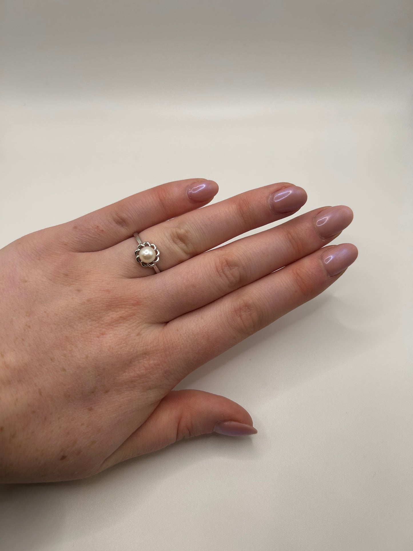 9ct White gold Pearl Flower Ring