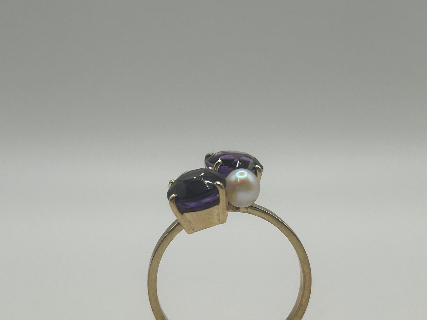 9ct Yellow Gold Amethyst and Pearl ring