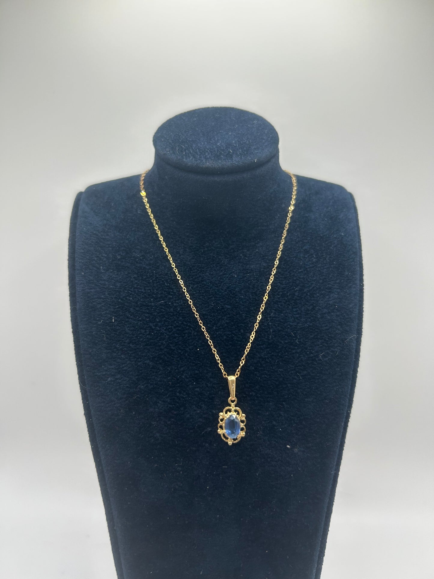 9ct Yellow Gold Oval Cut Small Ceylon Sapphire Necklace